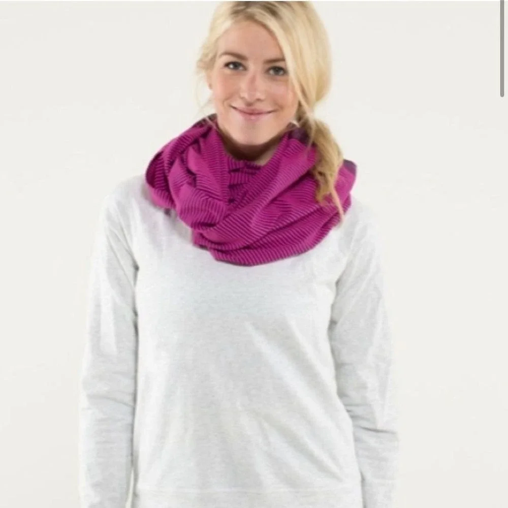 Lululemon Vinyasa Scarf Luon Light Hyper Stripe Raspberry Glo Pink Purple 466
